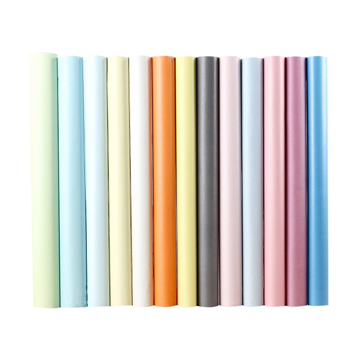 ¿Cómo dan forma los papeles pintados de colores sólidos a la estética interior actual?